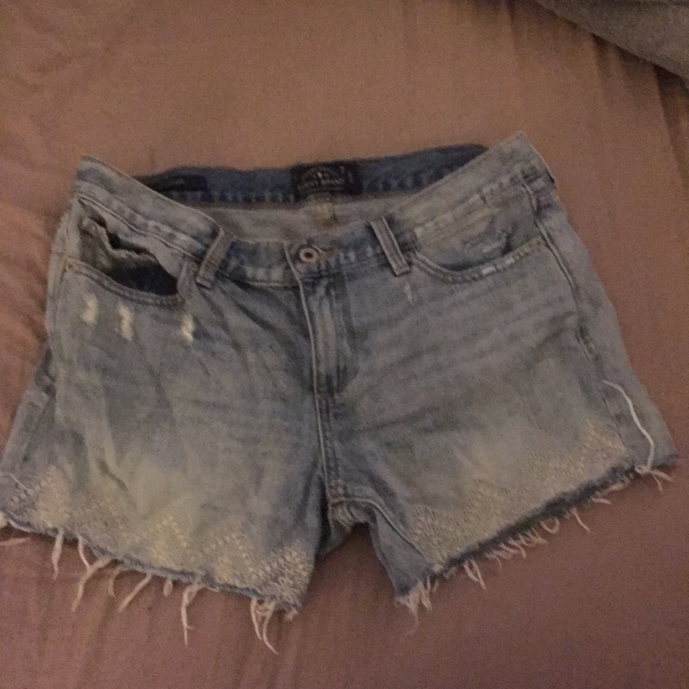 Jean shorts with lace edges